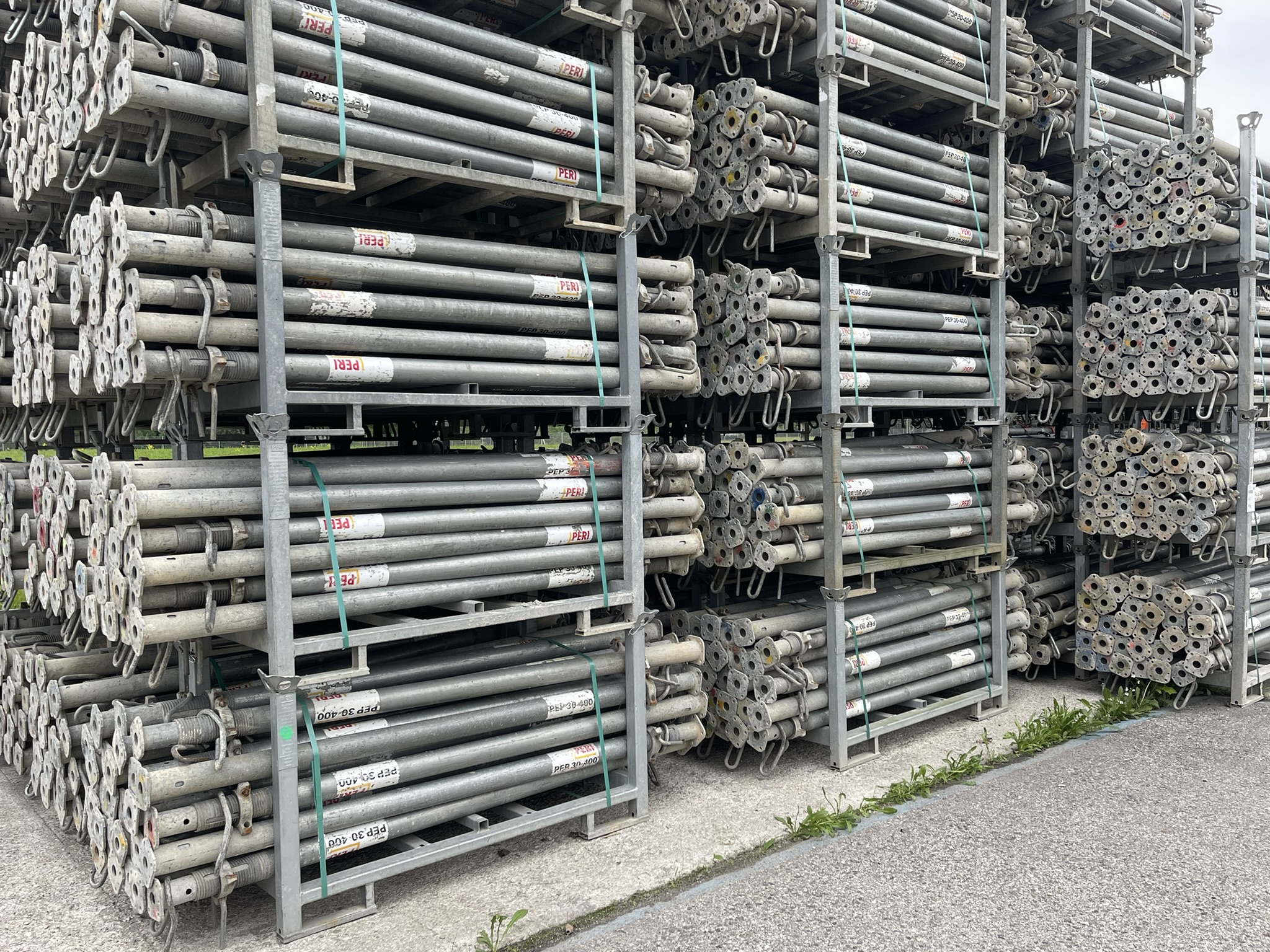 PERI PEP 30-400 props used | incl. stacking pallet - Package #42157M ...